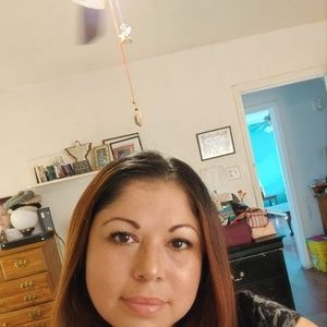 Meet your Posher, Dina